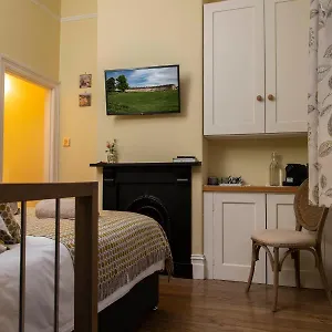 Luxury Ensuite Next To Royal Crescent With Own Private Entrance Guest house