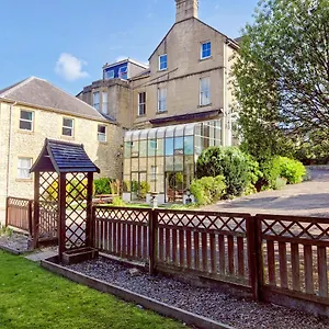 Wentworth House - Free Parking Guest house