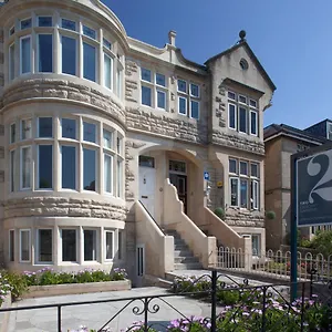 2 Crescent Gardens Guest house